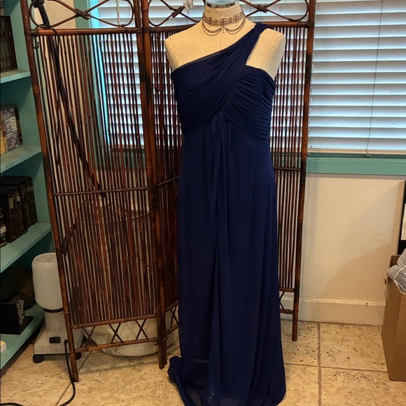 Alex evening  gown in size 16. Royal blue. In 200% polyester. - Picture 1 of 9